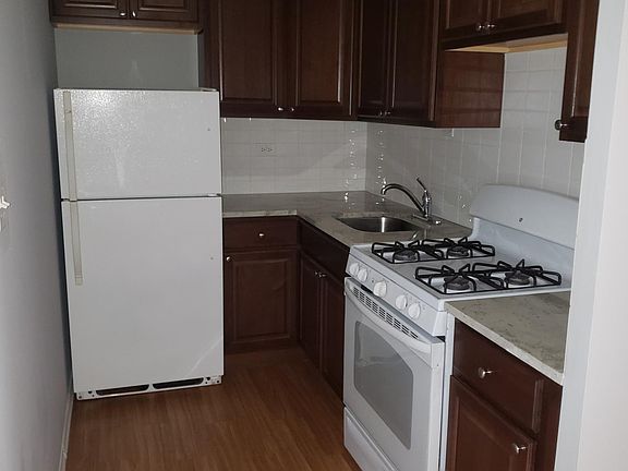 4th image of 534 W Wellington Ave APT 409