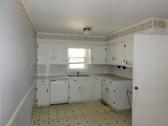 3rd image of 408 Barry St