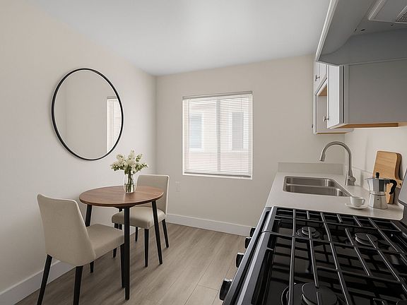 3rd image of 7025 Boulevard Dr #5