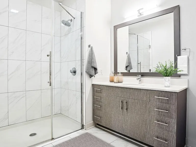 50 Front Luxury Apartments — Photo 12