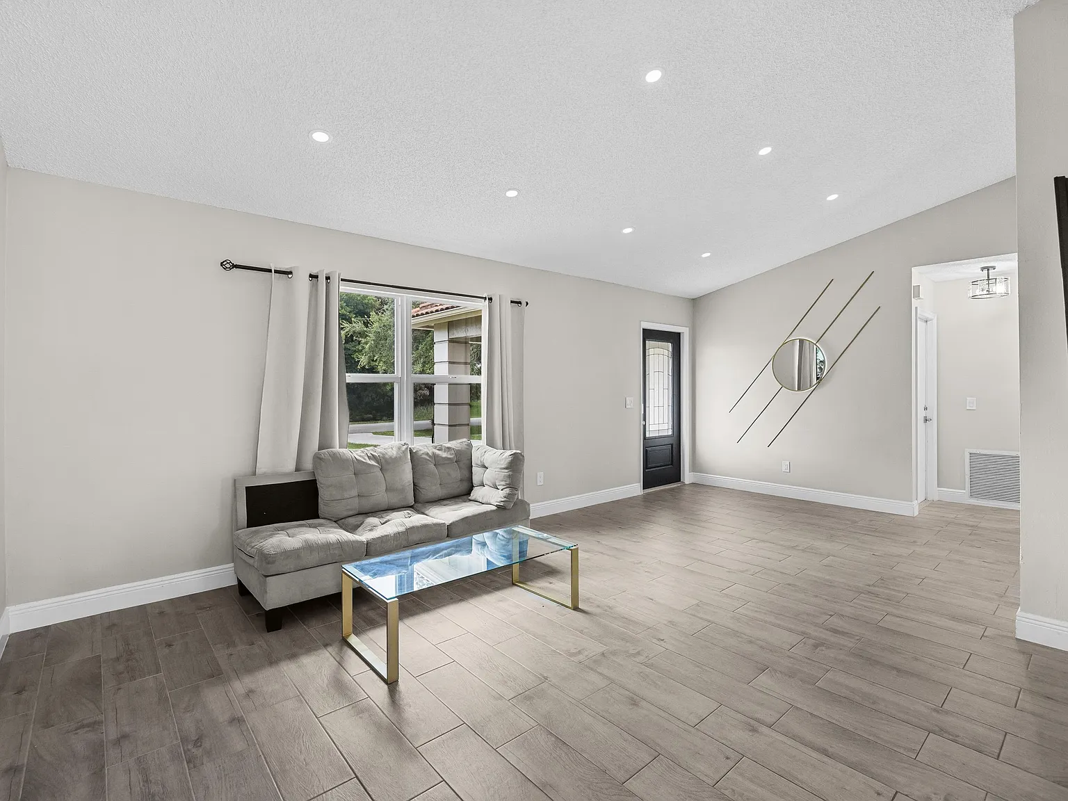 3 bed, 2.0 bath, 1128 sqft, $2,450 — Photo 4