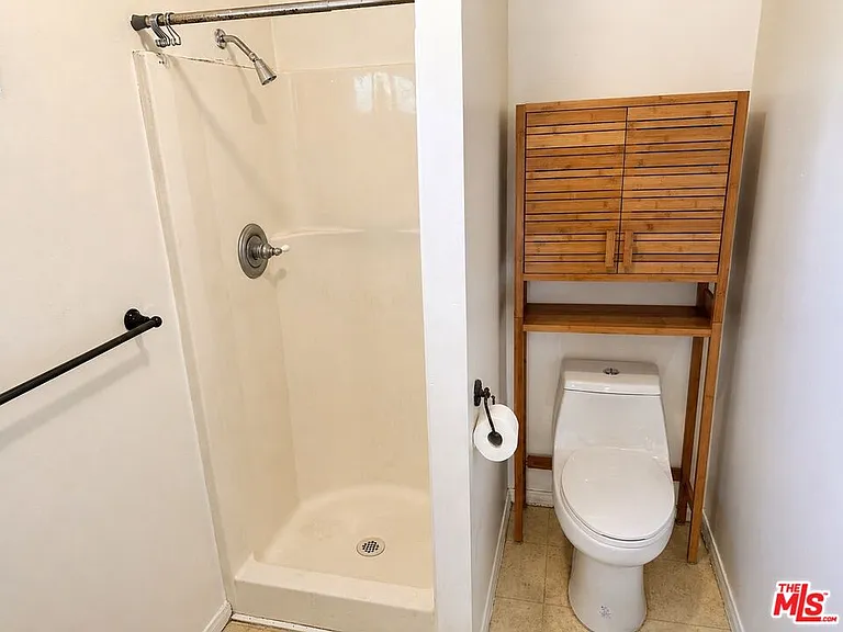 5966 Benner St — Photo 12