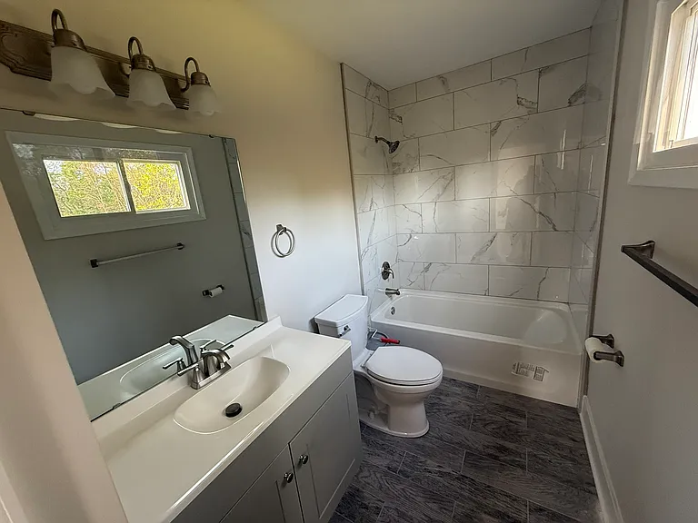 E Poplar Rd — Photo 2