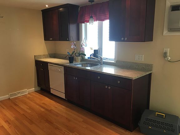 3rd image of 45 Highland View Ave Floor 1