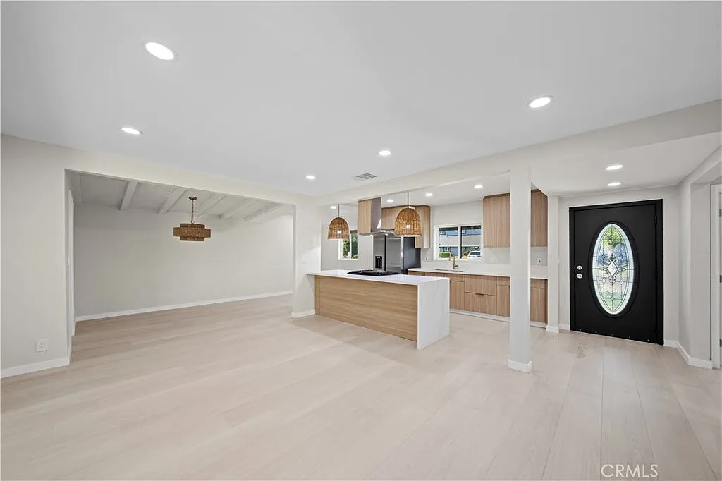 3 bed, 1290 sqft, $3,800 — Photo 3