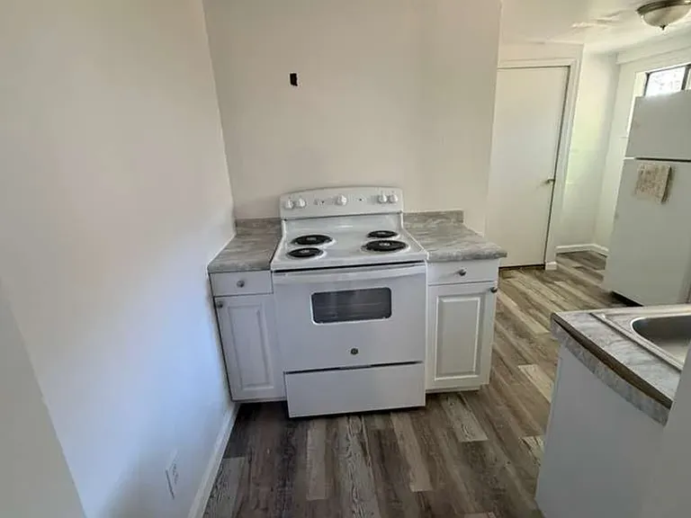 208 Utica St — Photo 6