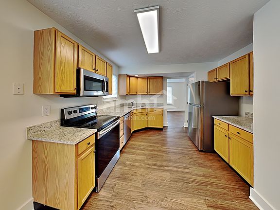 3rd image of 1215 Brookstone Dr