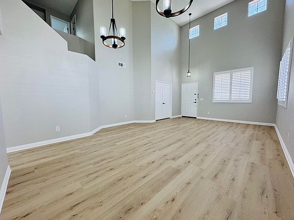 3rd image of 40532 La Quinta Ct