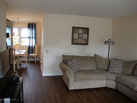 3rd image of 37 Caribou Dr #72