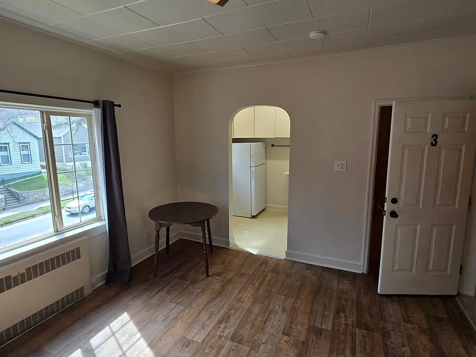 424 E Broadway St #3