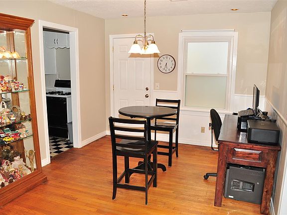 3rd image of 1309 Oxford Way