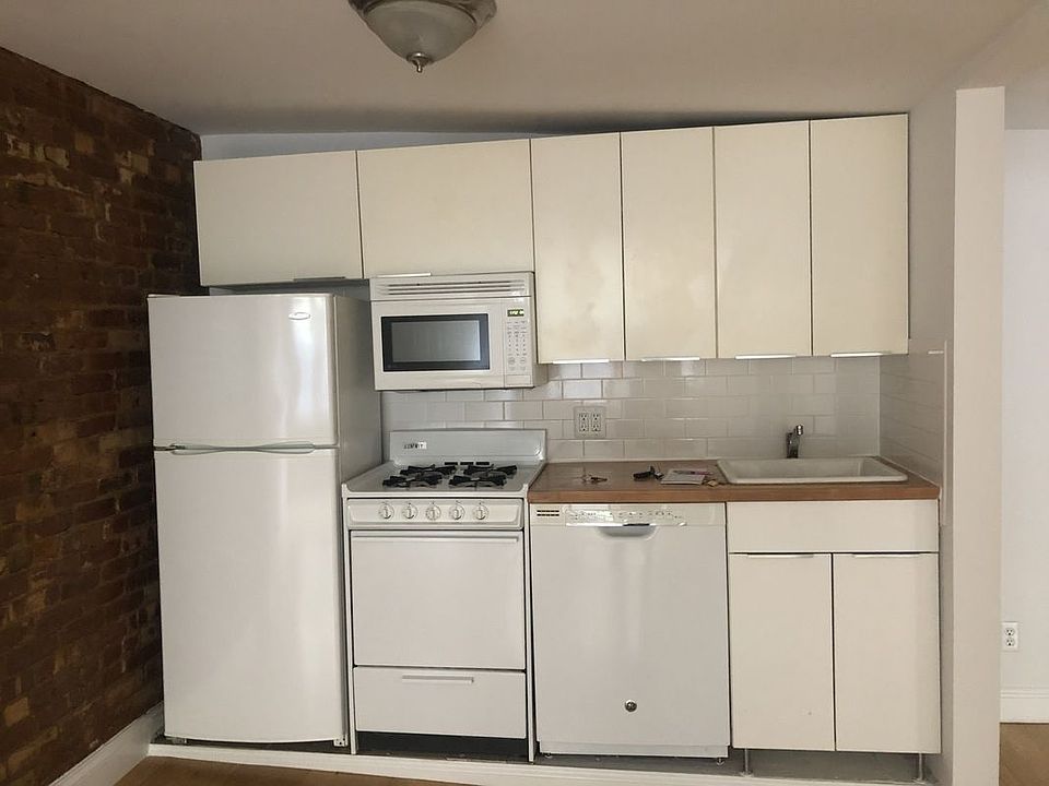 2nd image of 158 E 7th St APT B1