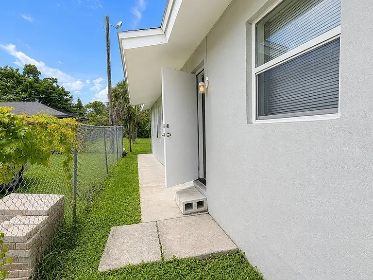 3240 Dora St — Photo 11