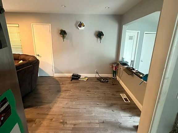 4th image of 7500 Circle Pkwy