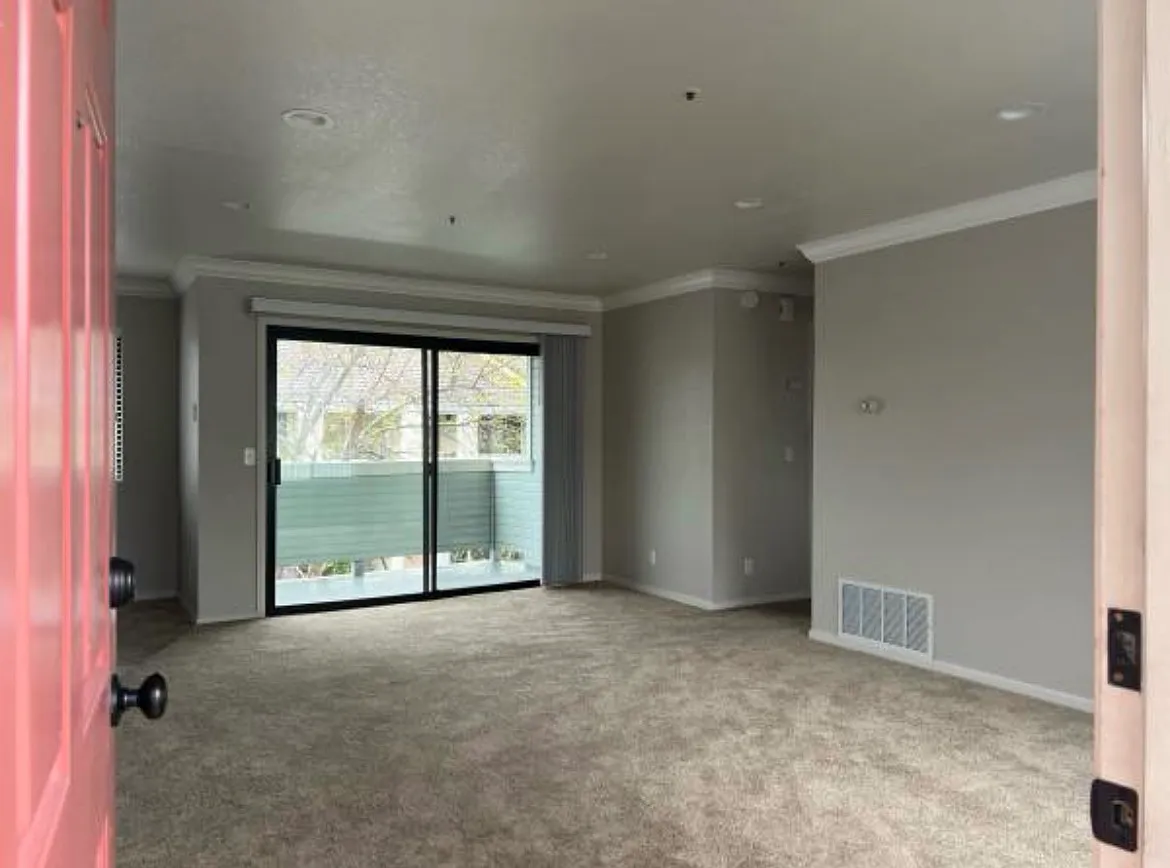 2 bed, 769 sqft, $2,200 — Photo 3