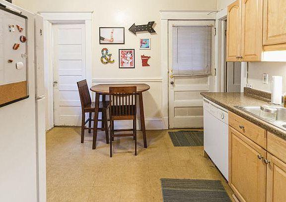 4th image of 606 7th St SE #8B