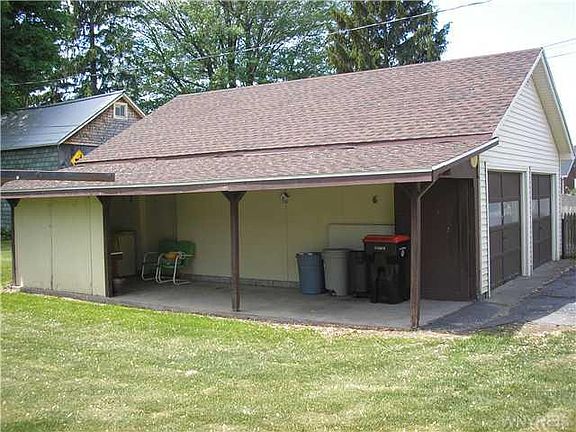 3rd image of 8416 East Ave