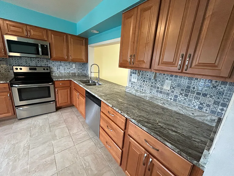 717 Westminster Ln — Photo 31