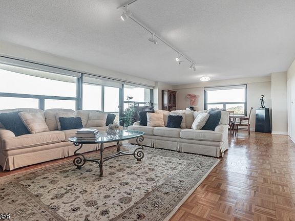 2nd image of 2 Claridge Dr #6DW-608
