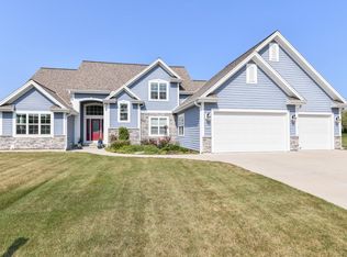 3236 Drumlin Dr, Slinger, WI 53086