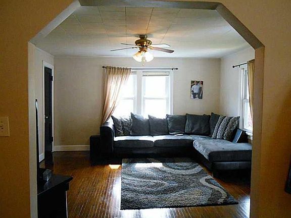 3rd image of 1302 W Wabash Ave