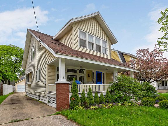 3rd image of 1523 Tamarack Ave NW