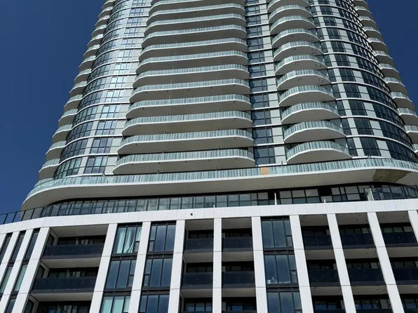 1 Fairview Rd E, Mississauga, ON