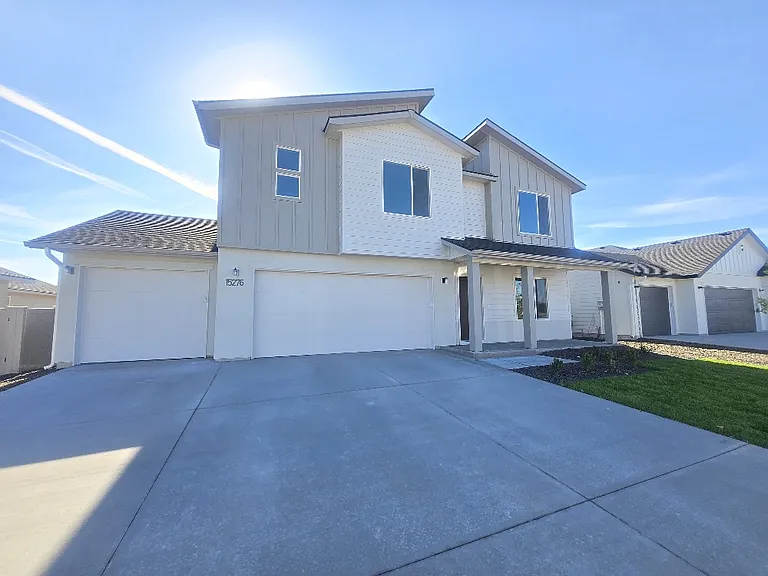 15276 Fuchsia Ave — Photo 1