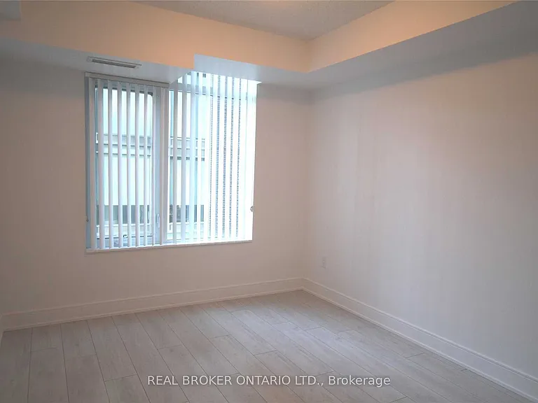 525 Adelaide St W #325 — Photo 11