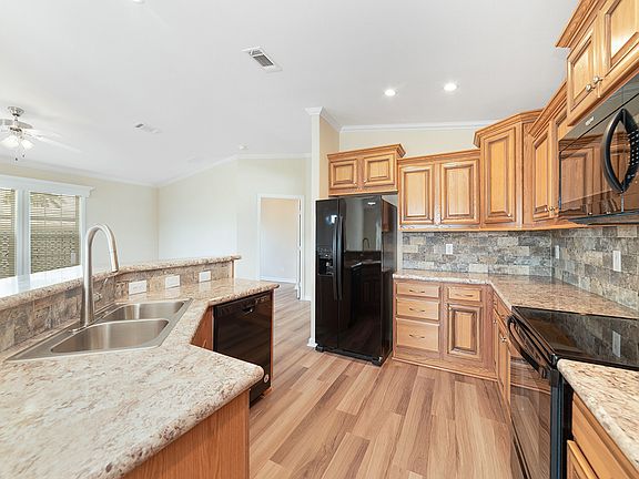 4th image of 232 Waterbury Ct