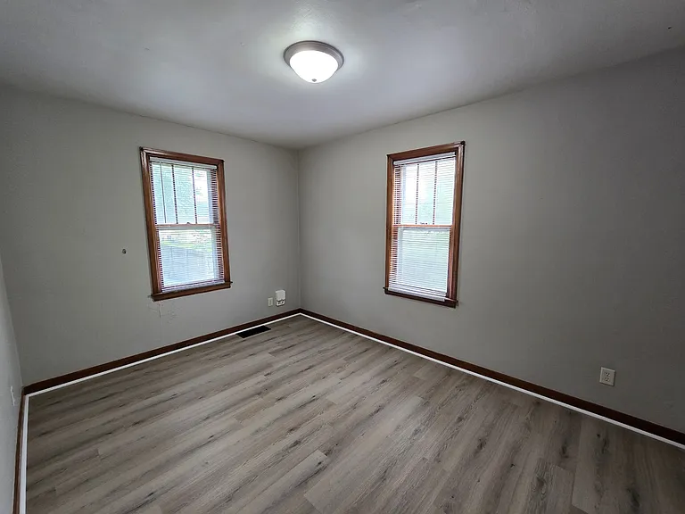 1812 Logan Ave — Photo 12