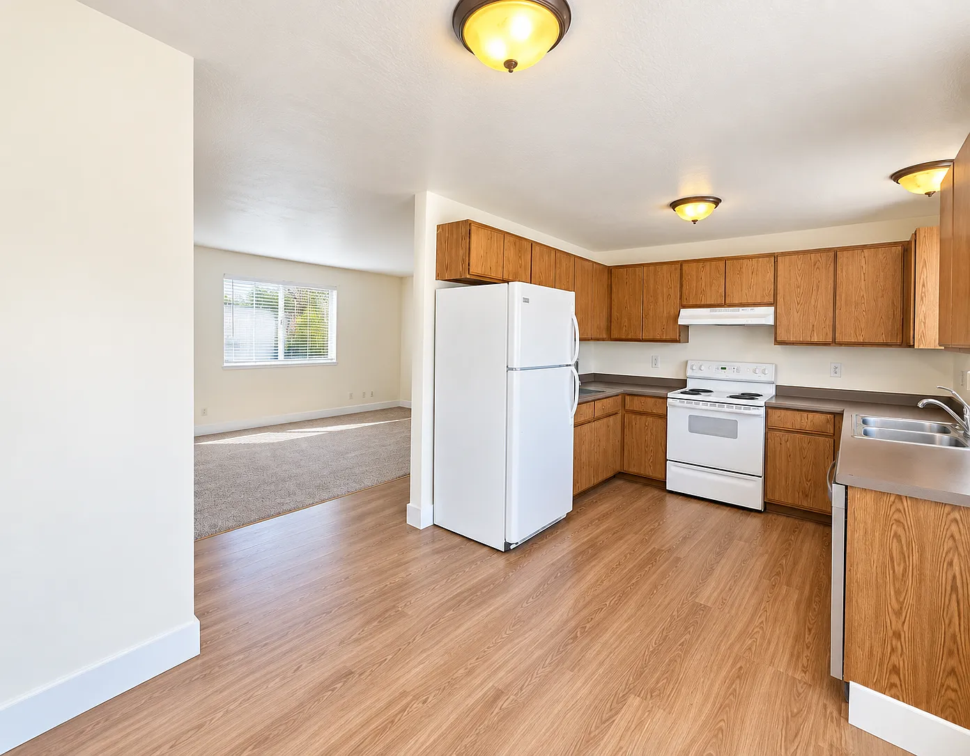 2 bed, 822 sqft, $1,400 — Photo 2