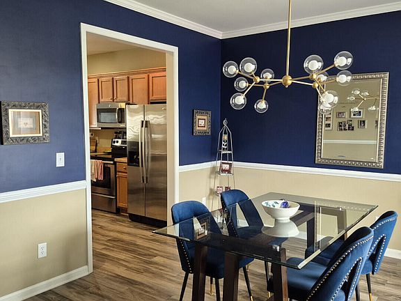 3rd image of 211 Hemingway Cir