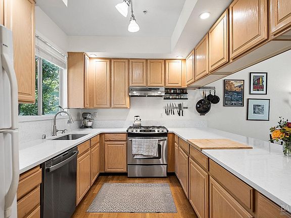 3rd image of 875 Tamalpais Avenue #12