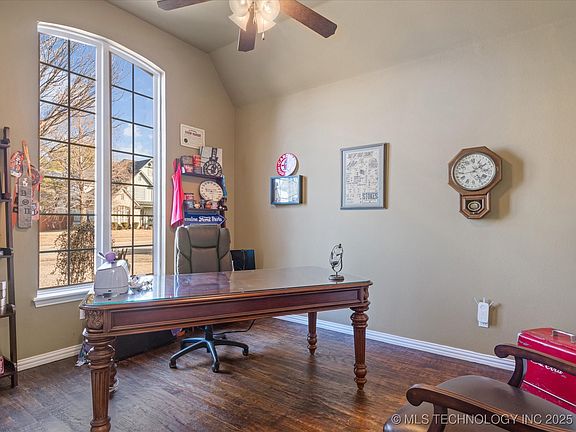 5th image of 1217 Larkspur Dr