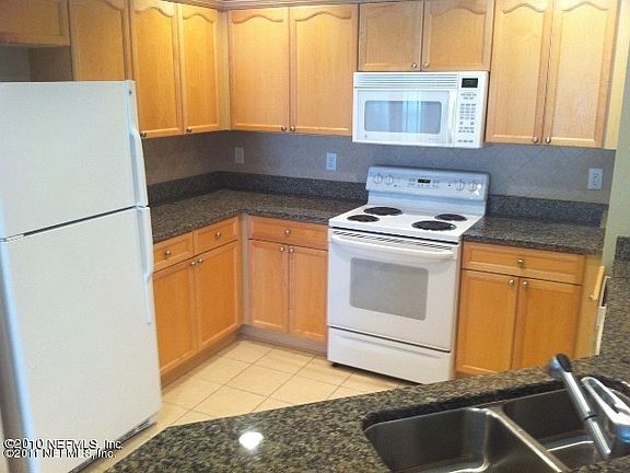 3rd image of 400 E Bay St Suite 202