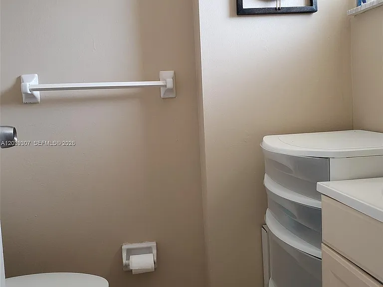 410 SE 2nd St #418 — Photo 5