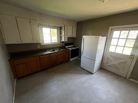 4th image of 76 Woodward St