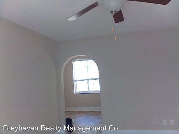4th image of 1205 W 50th St APT 03
