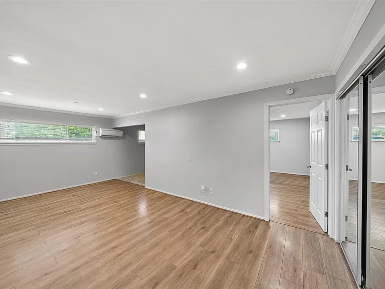 311 Hawthorne St #16 — Photo 6