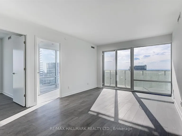 501 Yonge St #5212 — Photo 1