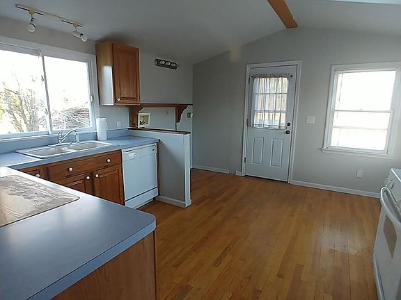 2nd image of 39 Main St