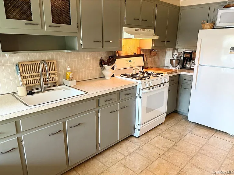 26 Rollstone Ave #1 — Photo 3