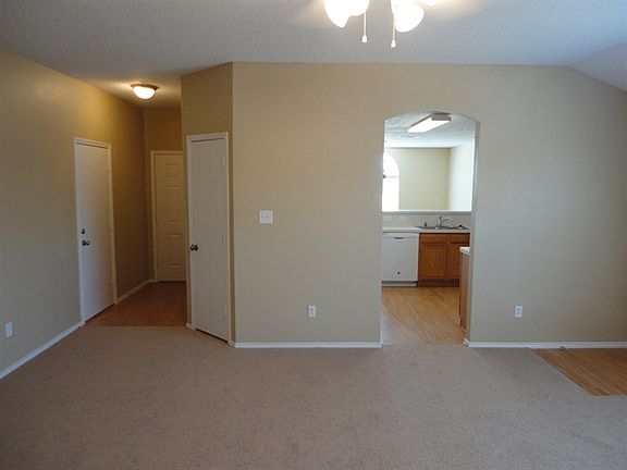 3rd image of 700 Gull Cir