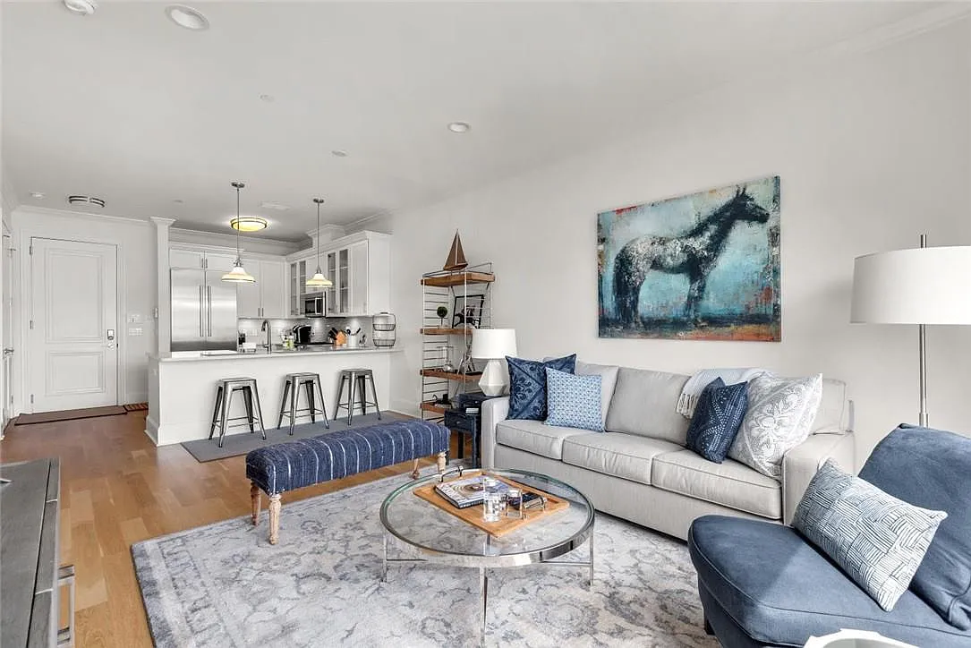 1 bed, 833 sqft, $4,200 — Photo 3