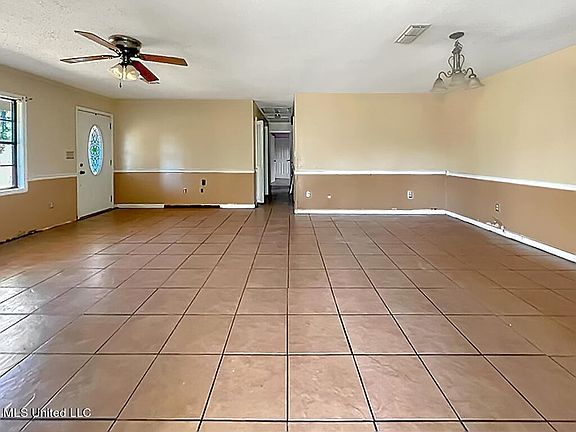 5th image of 1320 Berrytown Cir N