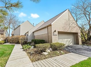 3866 Wabeek Lake Dr E, Bloomfield Hills, MI