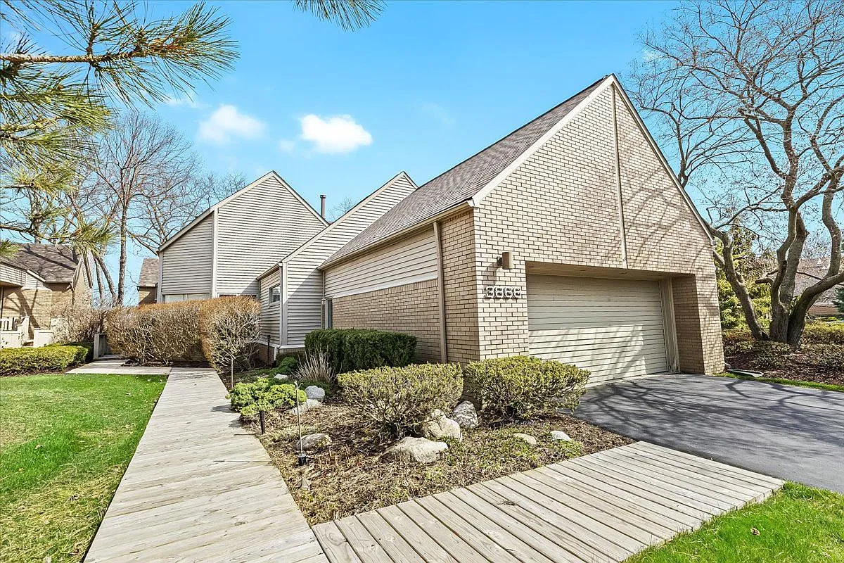 3866 Wabeek Lake Dr E photo 1