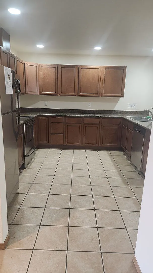 3 Bed 2 Bath one story duplex w/ single car garage in Moses Lake — Photo 3