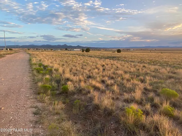 3809 W Feldspar Dr, Paulden, AZ 86334